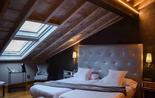 14 quarto Hotel para venda em Cartes - 1 750 000 € (Ref: 9329547)