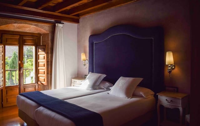 14 quarto Hotel para venda em Cartes - 1 750 000 € (Ref: 9329547)