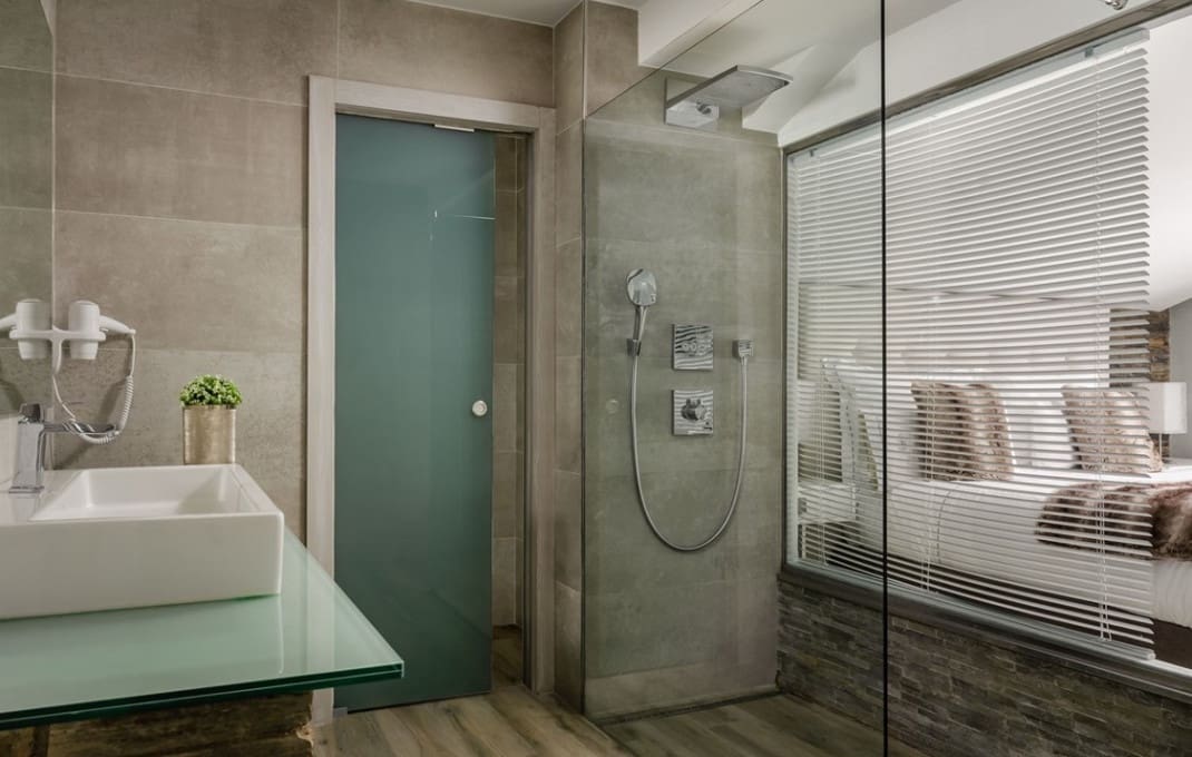 48 slaapkamer Hotel te koop in Lerid stad - € 10.000.000 (Ref: 9396883)