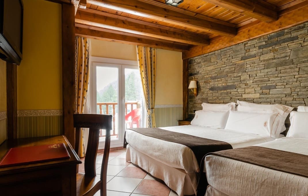 48 slaapkamer Hotel te koop in Lerid stad - € 10.000.000 (Ref: 9396883)