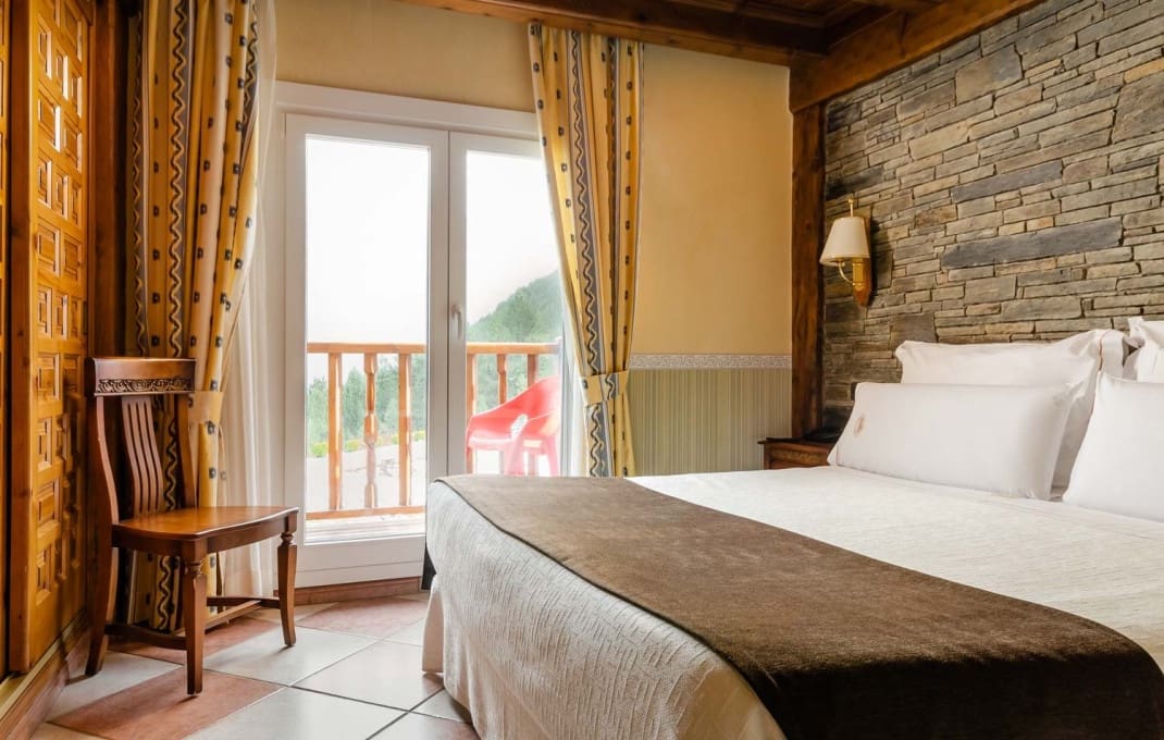 48 slaapkamer Hotel te koop in Lerid stad - € 10.000.000 (Ref: 9396883)