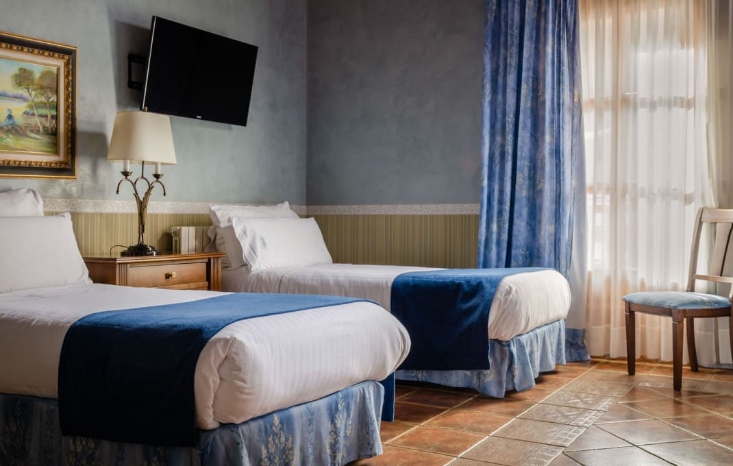 48 slaapkamer Hotel te koop in Lerid stad - € 10.000.000 (Ref: 9396883)