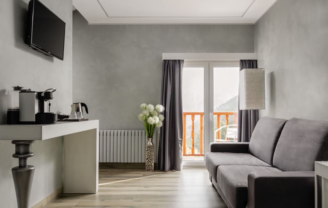 48 slaapkamer Hotel te koop in Lerid stad - € 10.000.000 (Ref: 9396883)