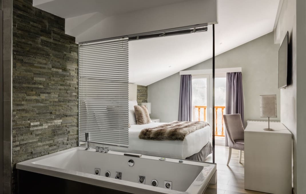 48 slaapkamer Hotel te koop in Lerid stad - € 10.000.000 (Ref: 9396883)