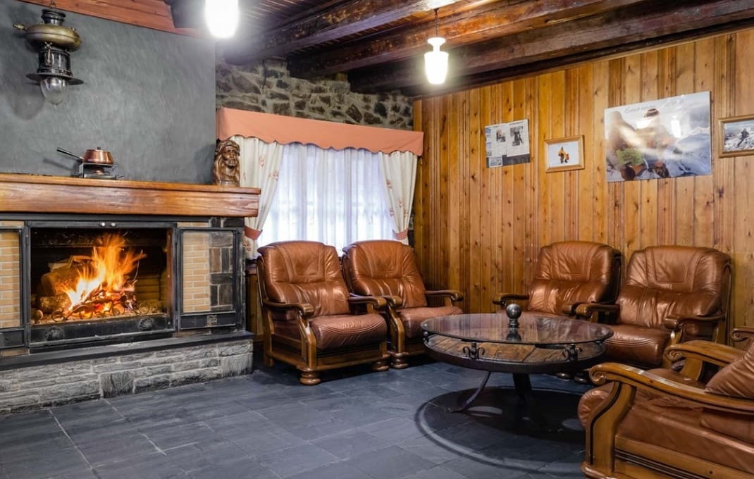 48 slaapkamer Hotel te koop in Lerid stad - € 10.000.000 (Ref: 9396883)