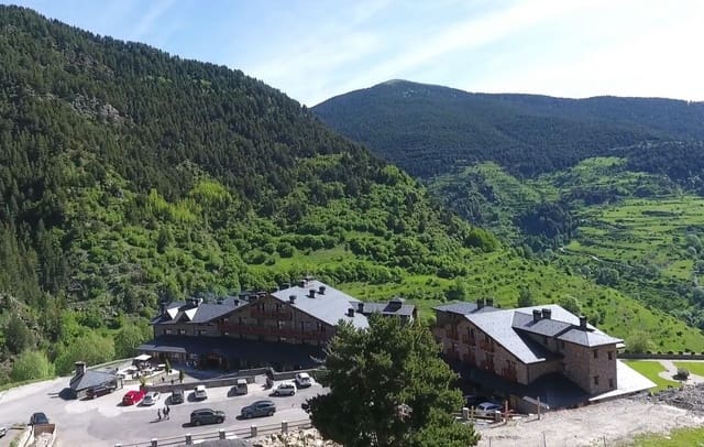 48 bedroom Hotel for sale in Lleida city - € 10,000,000 (Ref: 9396883)