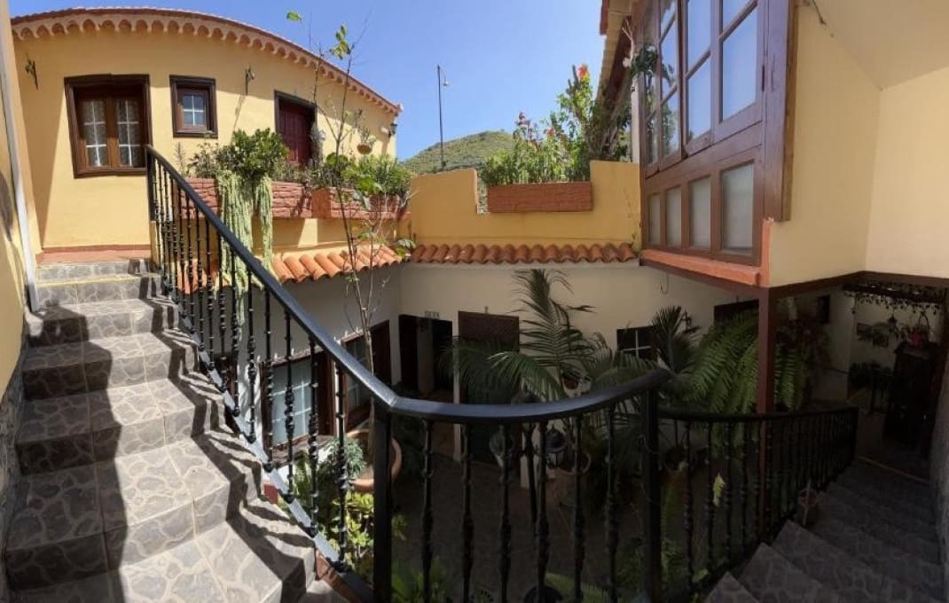 13 soveværelse Hotel til salg i Santa Cruz de Tenerife - € 1.500.000 (Ref: 9421548)