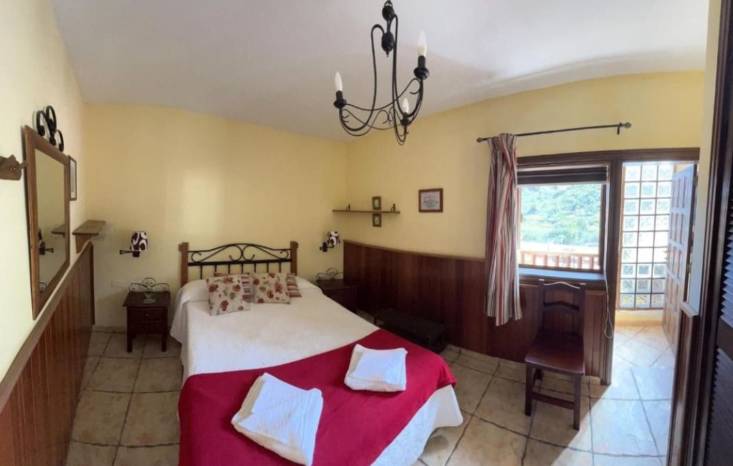 13 soveværelse Hotel til salg i Santa Cruz de Tenerife - € 1.500.000 (Ref: 9421548)