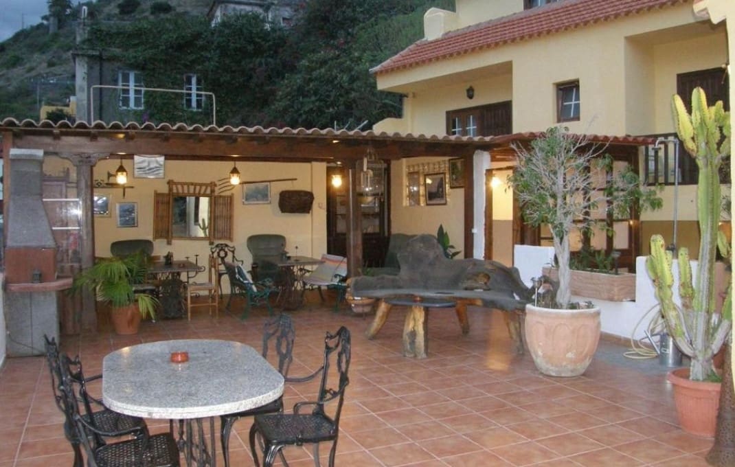 13 soveværelse Hotel til salg i Santa Cruz de Tenerife - € 1.500.000 (Ref: 9421548)