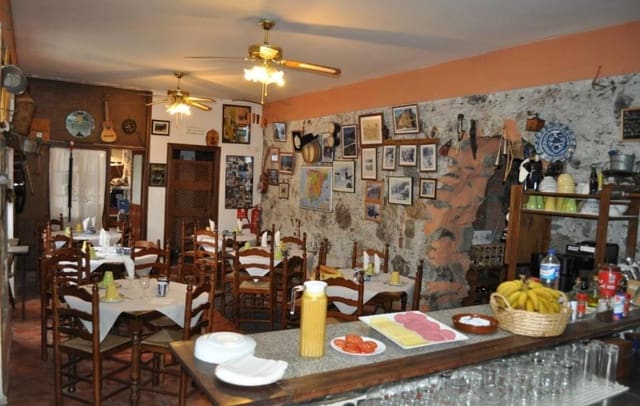 13 soveværelse Hotel til salg i Santa Cruz de Tenerife - € 1.500.000 (Ref: 9421548)