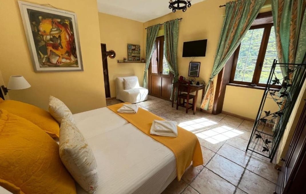 13 soveværelse Hotel til salg i Santa Cruz de Tenerife - € 1.500.000 (Ref: 9421548)