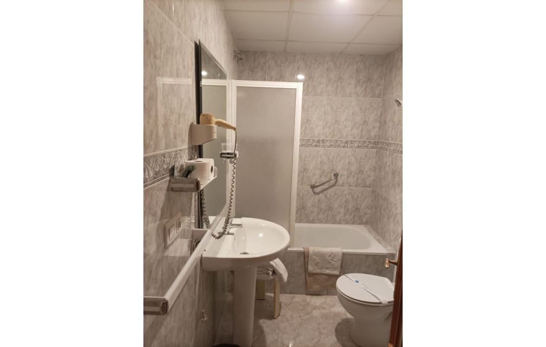 32 bedroom Hotel for sale in Castello de la Plana - € 2,100,000 (Ref: 9549896)