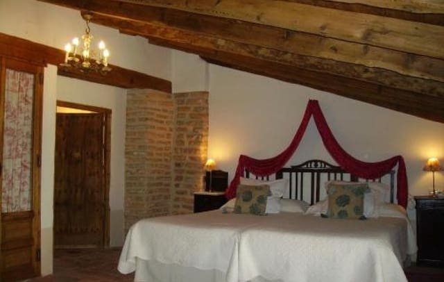 8 quarto Hotel para venda em Cidade Real cidade - 700 000 € (Ref: 9549897)