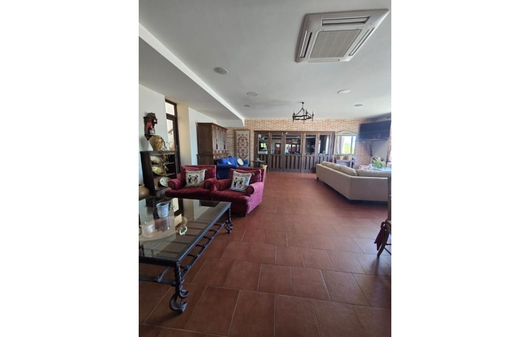 26 bedroom Hotel for sale in Toledo city - € 1,400,000 (Ref: 9549901)