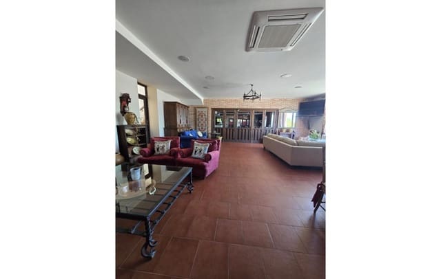 26 bedroom Hotel for sale in Toledo city - € 1,400,000 (Ref: 9549901)