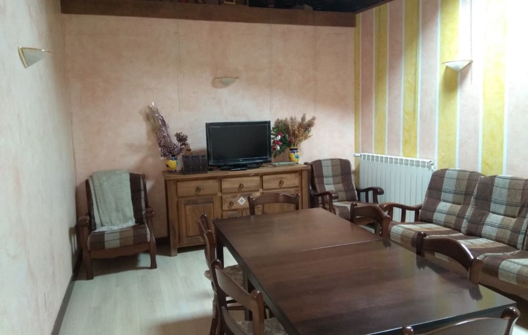 6 bedroom Hotel for sale in Burgos city - € 480,000 (Ref: 9549903)