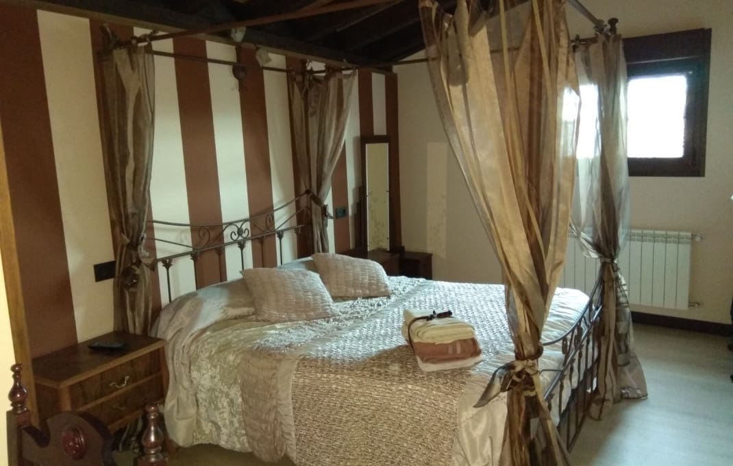 6 bedroom Hotel for sale in Burgos city - € 480,000 (Ref: 9549903)