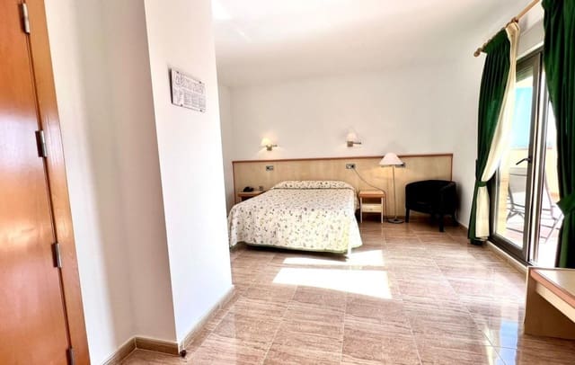 32 soveværelse Hotel til salg i Alicante by - € 3.000.000 (Ref: 9549905)