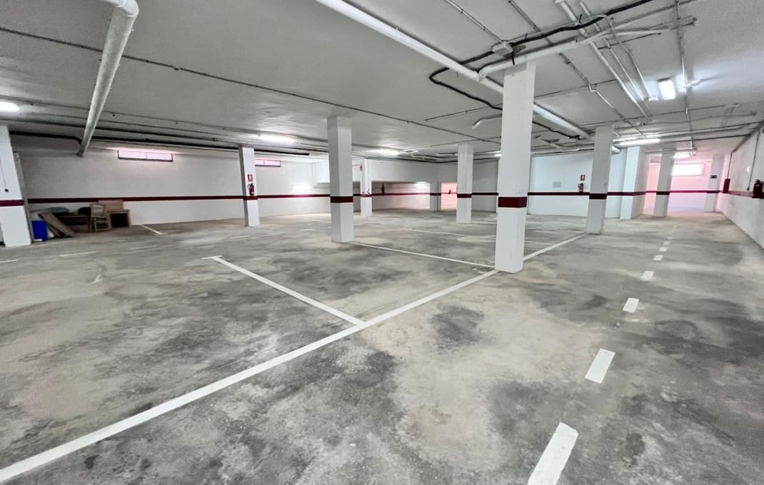 32 bedroom Hotel for sale in Alicante / Alacant city - € 3,000,000 (Ref: 9549905)