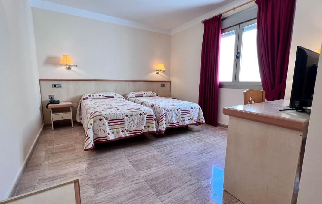 32 bedroom Hotel for sale in Alicante / Alacant city - € 3,000,000 (Ref: 9549905)