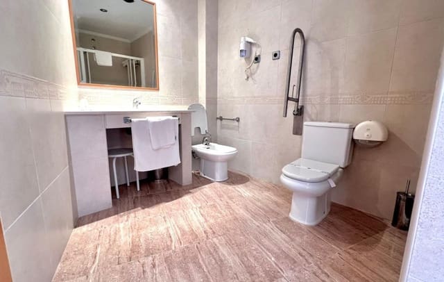 32 soveværelse Hotel til salg i Alicante by - € 3.000.000 (Ref: 9549905)