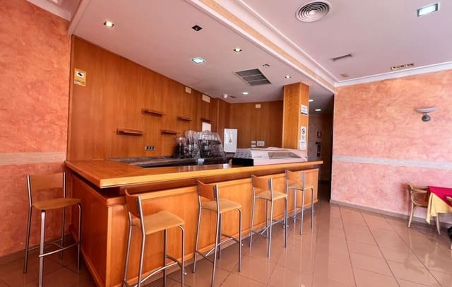 32 soveværelse Hotel til salg i Alicante by - € 3.000.000 (Ref: 9549905)