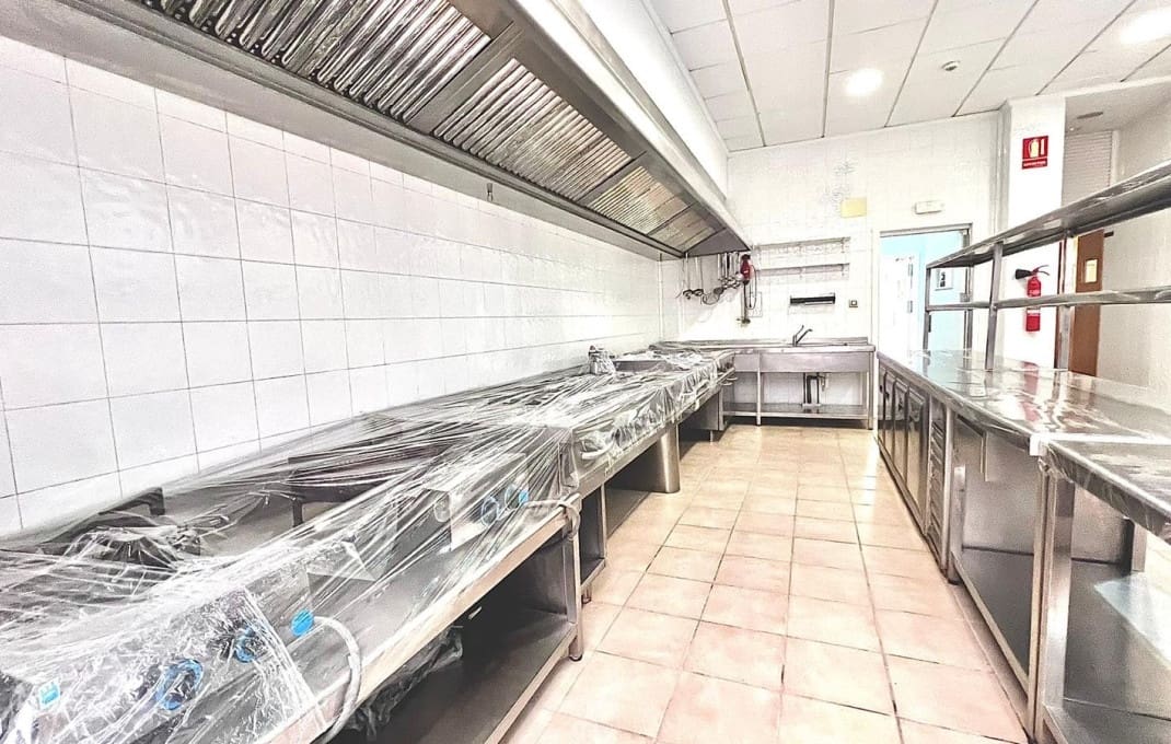 32 bedroom Hotel for sale in Alicante / Alacant city - € 3,000,000 (Ref: 9549905)