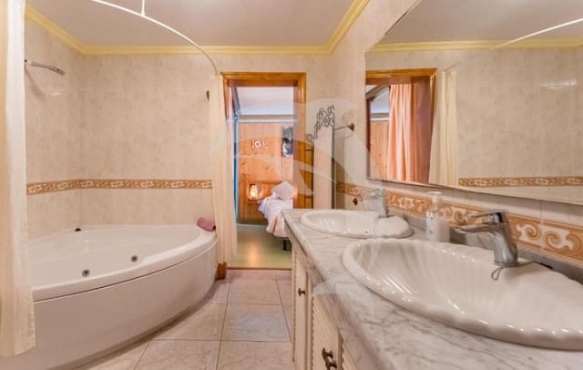 15 chambre Villa/Maison à vendre à Santa Cruz de Tenerife - 1 750 000 € (Ref: 9550080)