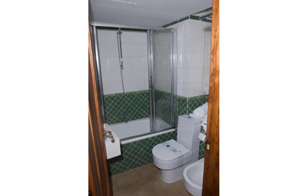 7 Zimmer Hotel zu verkaufen in Santa Maria del Tietar - 400.000 € (Ref: 9550081)