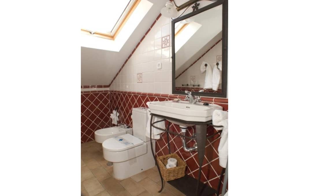 7 Zimmer Hotel zu verkaufen in Santa Maria del Tietar - 400.000 € (Ref: 9550081)