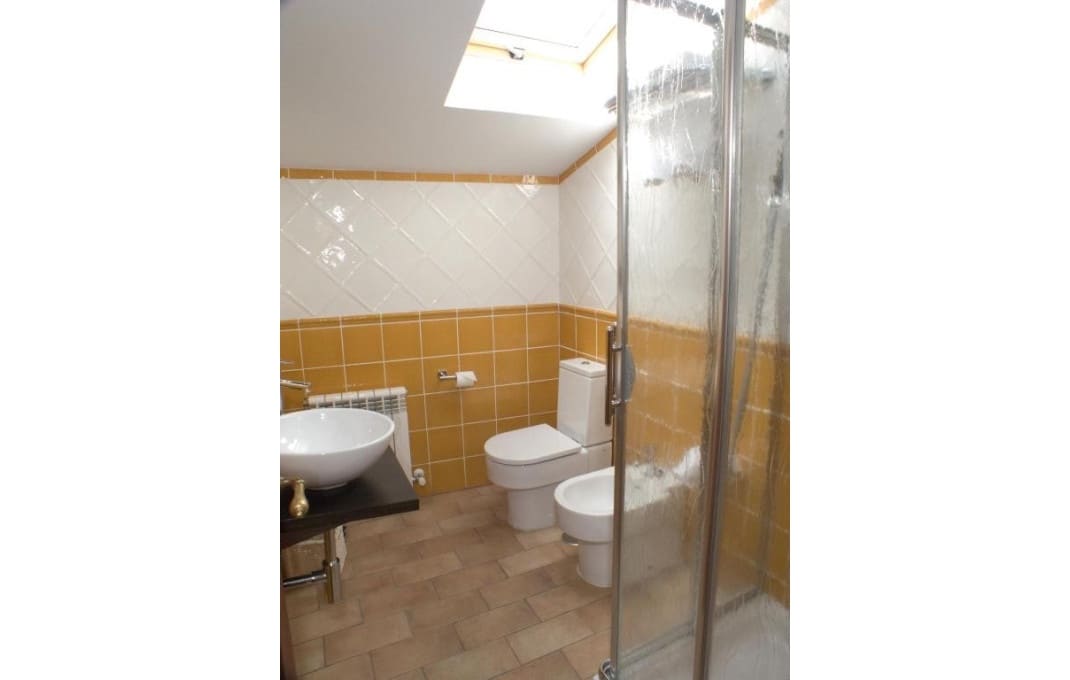 7 Zimmer Hotel zu verkaufen in Santa Maria del Tietar - 400.000 € (Ref: 9550081)