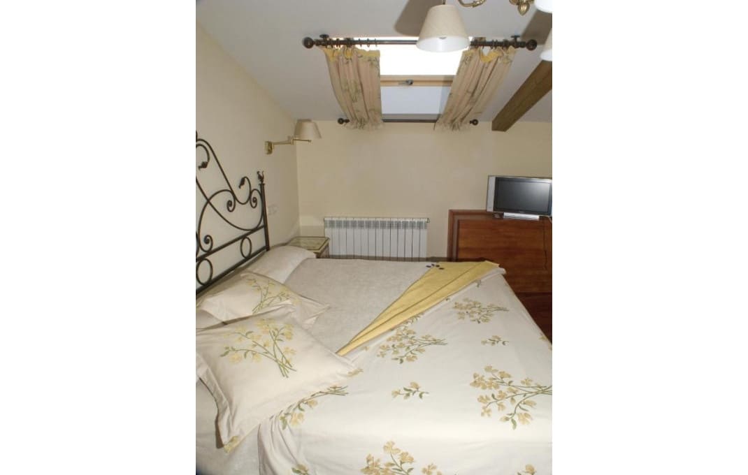 7 Zimmer Hotel zu verkaufen in Santa Maria del Tietar - 400.000 € (Ref: 9550081)