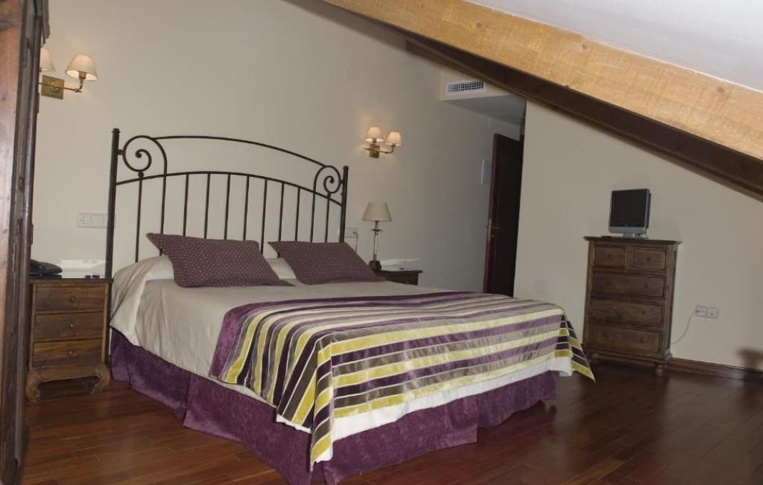 7 Zimmer Hotel zu verkaufen in Santa Maria del Tietar - 400.000 € (Ref: 9550081)