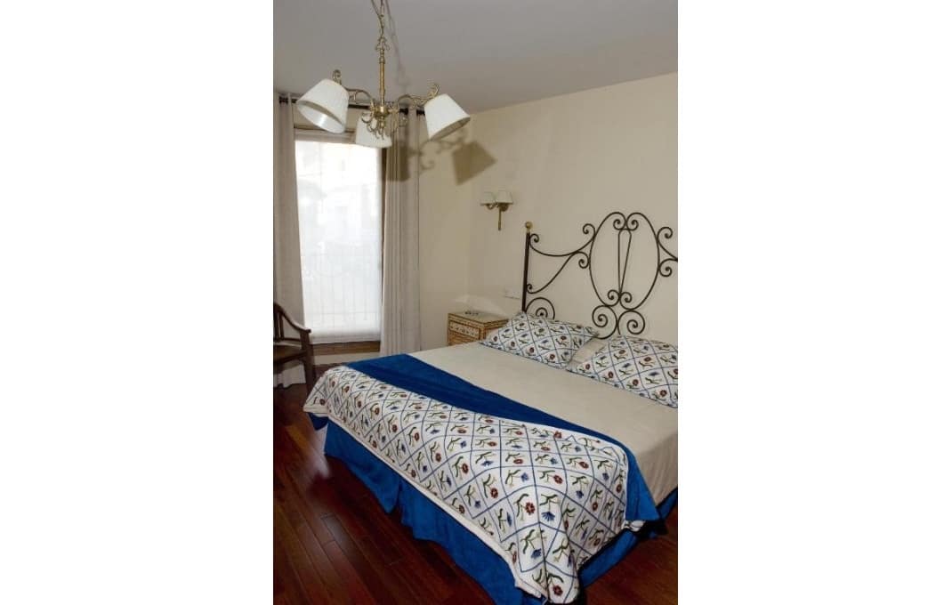 7 Zimmer Hotel zu verkaufen in Santa Maria del Tietar - 400.000 € (Ref: 9550081)