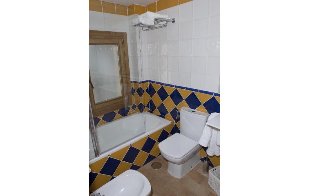 7 Zimmer Hotel zu verkaufen in Santa Maria del Tietar - 400.000 € (Ref: 9550081)