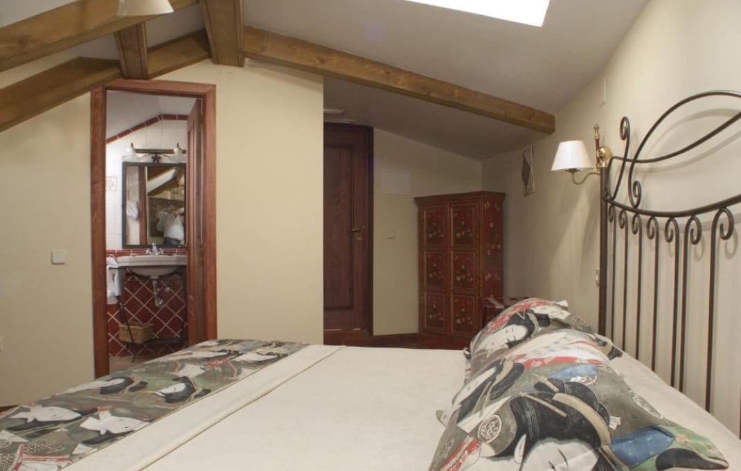 7 Zimmer Hotel zu verkaufen in Santa Maria del Tietar - 400.000 € (Ref: 9550081)