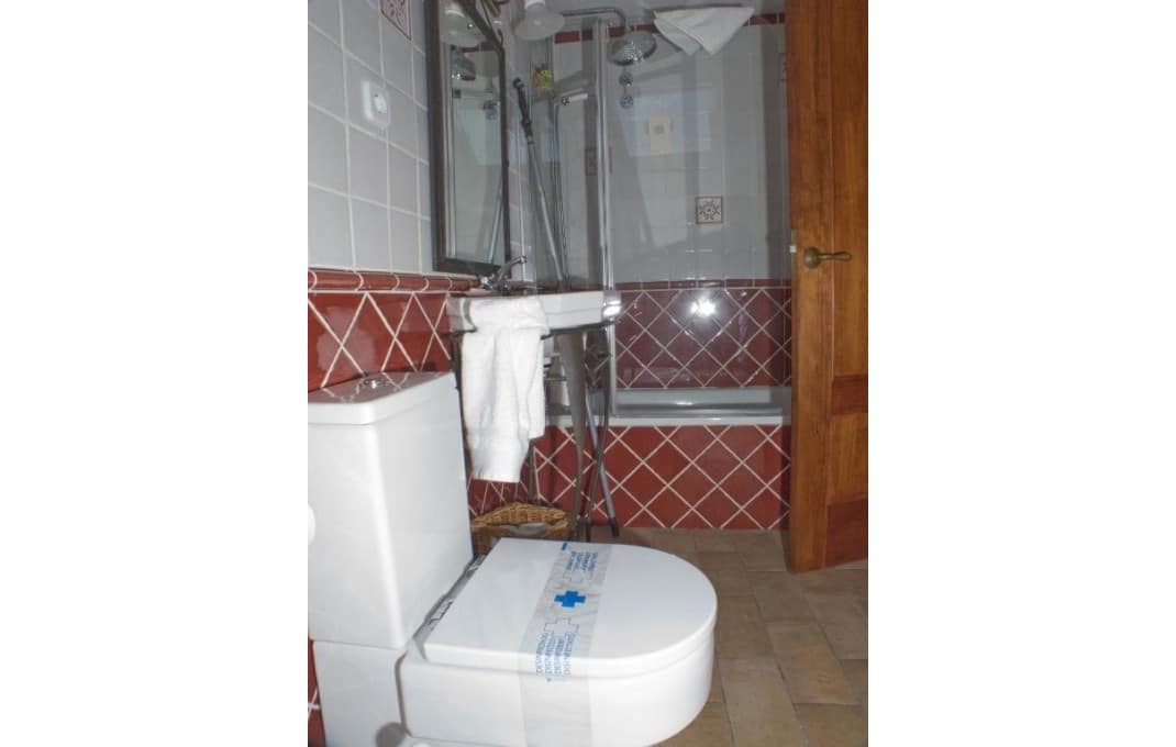 7 Zimmer Hotel zu verkaufen in Santa Maria del Tietar - 400.000 € (Ref: 9550081)