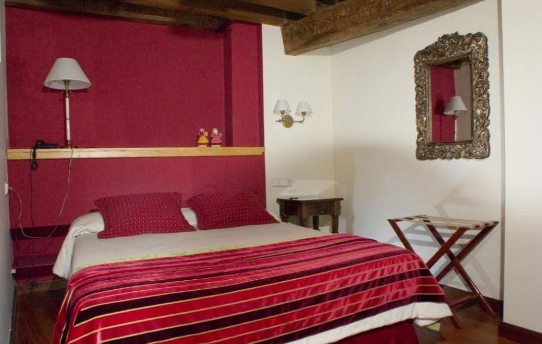 7 Zimmer Hotel zu verkaufen in Santa Maria del Tietar - 400.000 € (Ref: 9550081)