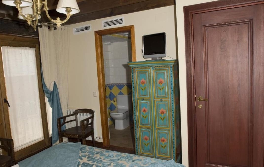 7 Zimmer Hotel zu verkaufen in Santa Maria del Tietar - 400.000 € (Ref: 9550081)