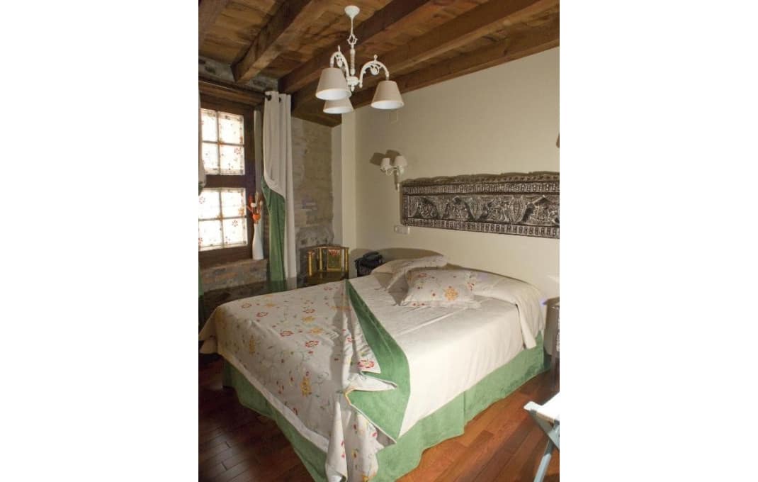 7 Zimmer Hotel zu verkaufen in Santa Maria del Tietar - 400.000 € (Ref: 9550081)