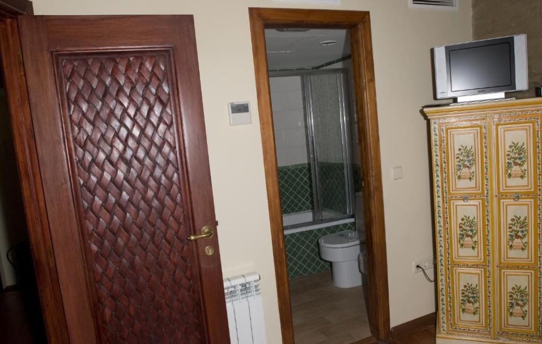 7 Zimmer Hotel zu verkaufen in Santa Maria del Tietar - 400.000 € (Ref: 9550081)