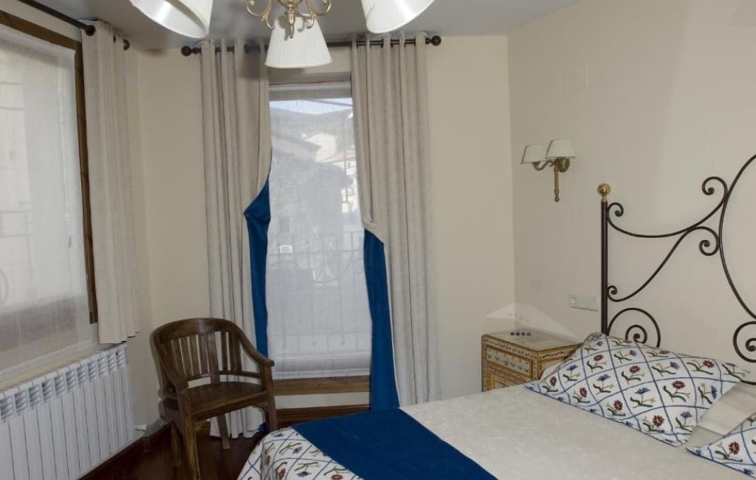 7 Zimmer Hotel zu verkaufen in Santa Maria del Tietar - 400.000 € (Ref: 9550081)