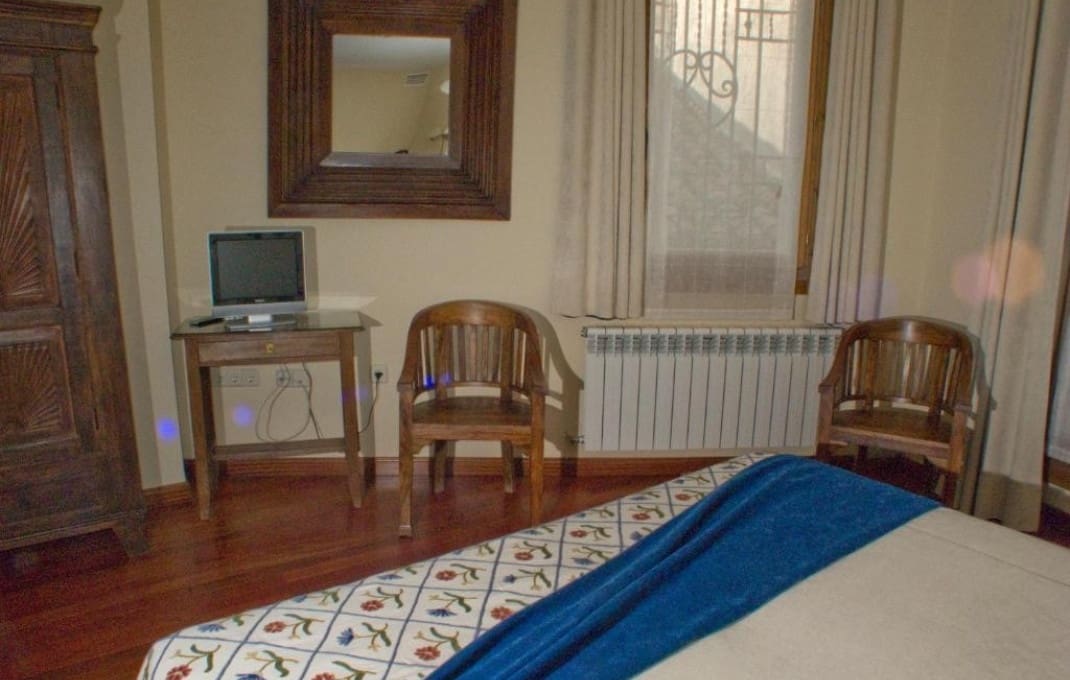 7 Zimmer Hotel zu verkaufen in Santa Maria del Tietar - 400.000 € (Ref: 9550081)