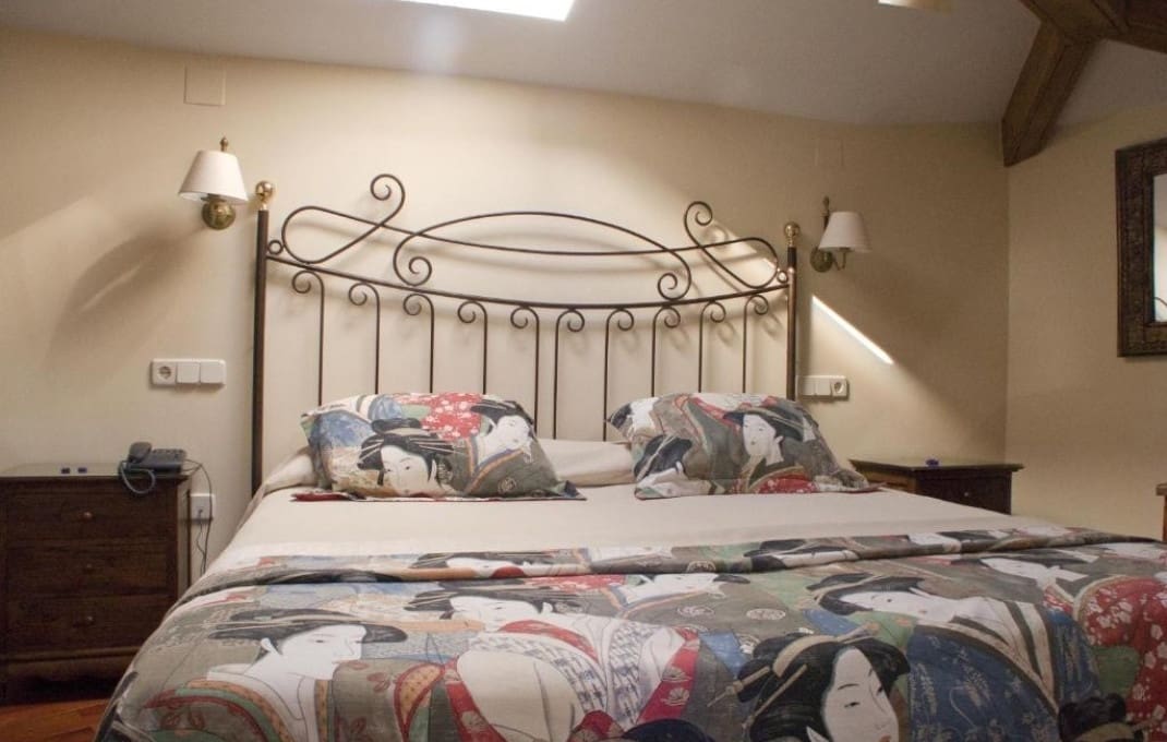 7 Zimmer Hotel zu verkaufen in Santa Maria del Tietar - 400.000 € (Ref: 9550081)