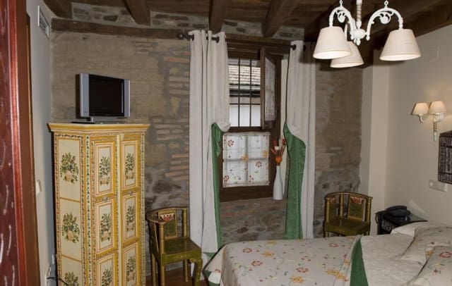 7 Zimmer Hotel zu verkaufen in Santa María del Tiétar - 400.000 € (Ref: 9550081)