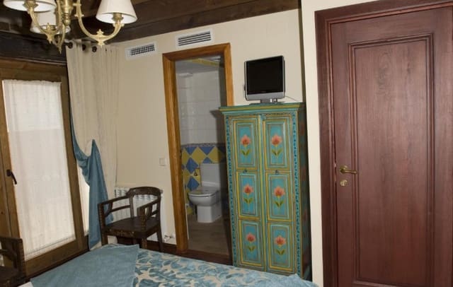 7 Zimmer Hotel zu verkaufen in Santa María del Tiétar - 400.000 € (Ref: 9550081)