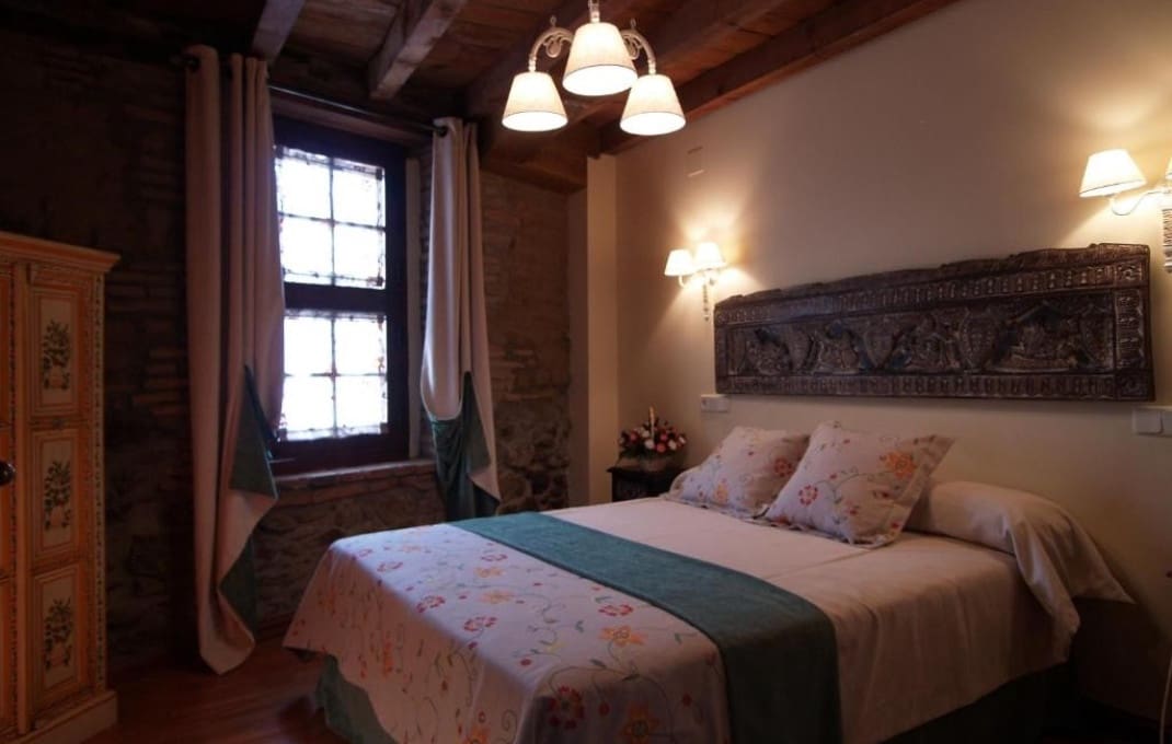 7 Zimmer Hotel zu verkaufen in Santa Maria del Tietar - 400.000 € (Ref: 9550081)