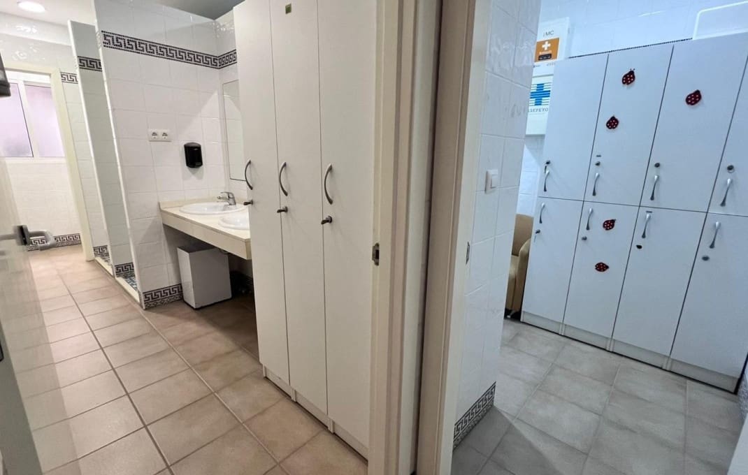 32 bedroom Hotel for rent in Alicante / Alacant city - € 10,000 (Ref: 9550085)