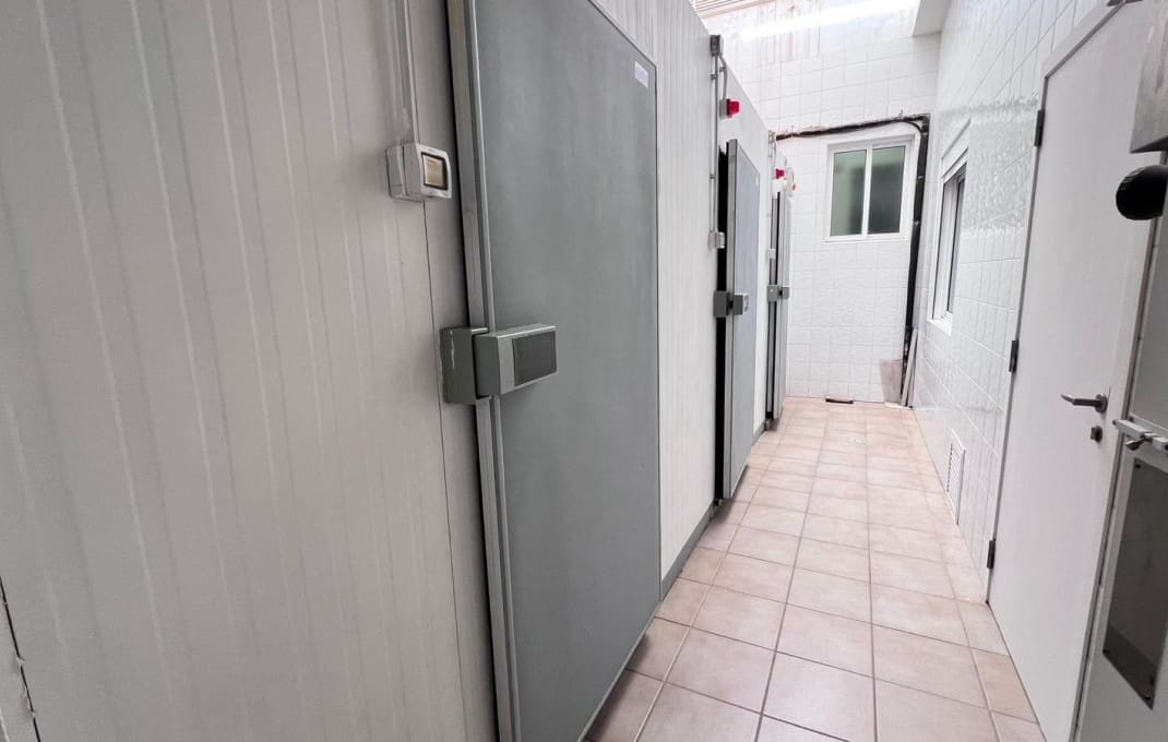 32 bedroom Hotel for rent in Alicante / Alacant city - € 10,000 (Ref: 9550085)