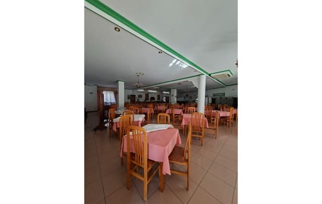 35 slaapkamer Hotel te huur in Pontevedra stad - € 9.000 (Ref: 9797432)